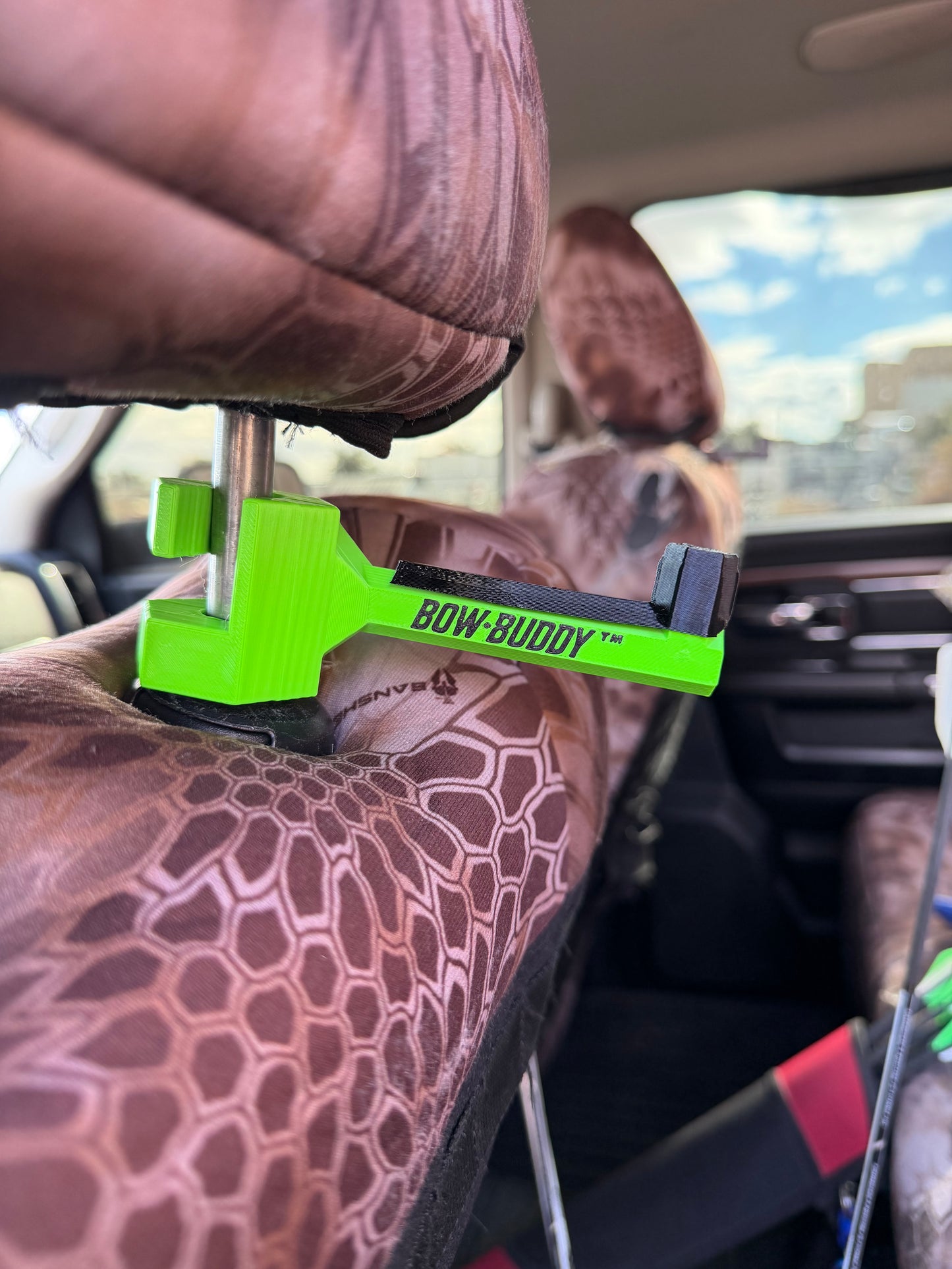 Bow Buddy™ PRO – Twist-On Bow and Gear Hanger
