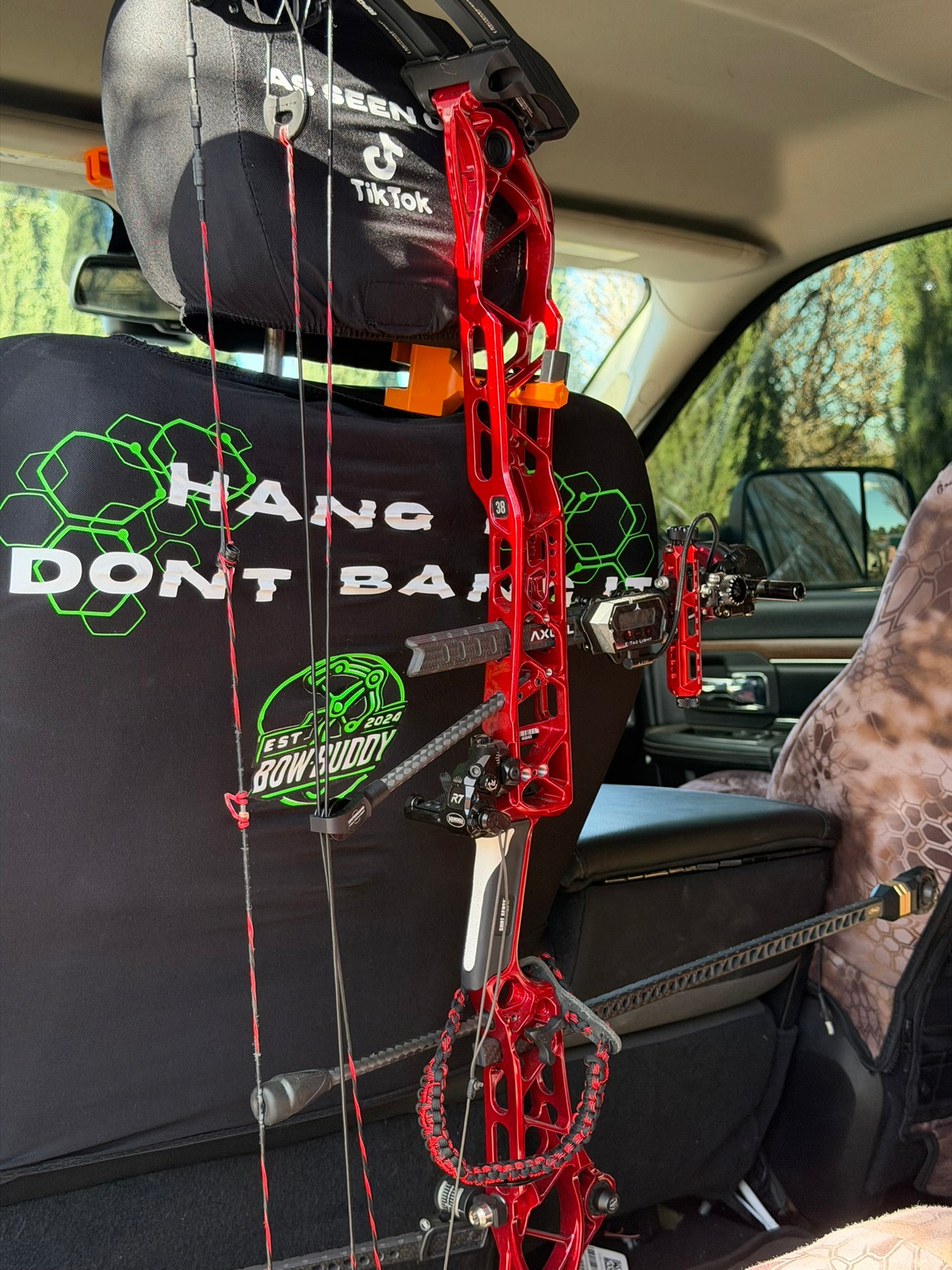 Bow Buddy™ PRO – Twist-On Bow and Gear Hanger